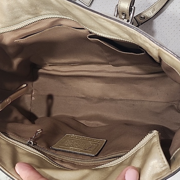 Coach F12343 Beige And Gold Leather Shoulder Tote Bag - Picture 13 of 16